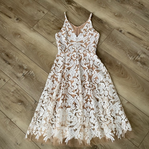 Dress the Population Blair Floral Lace Dress. - Picture 7 of 17